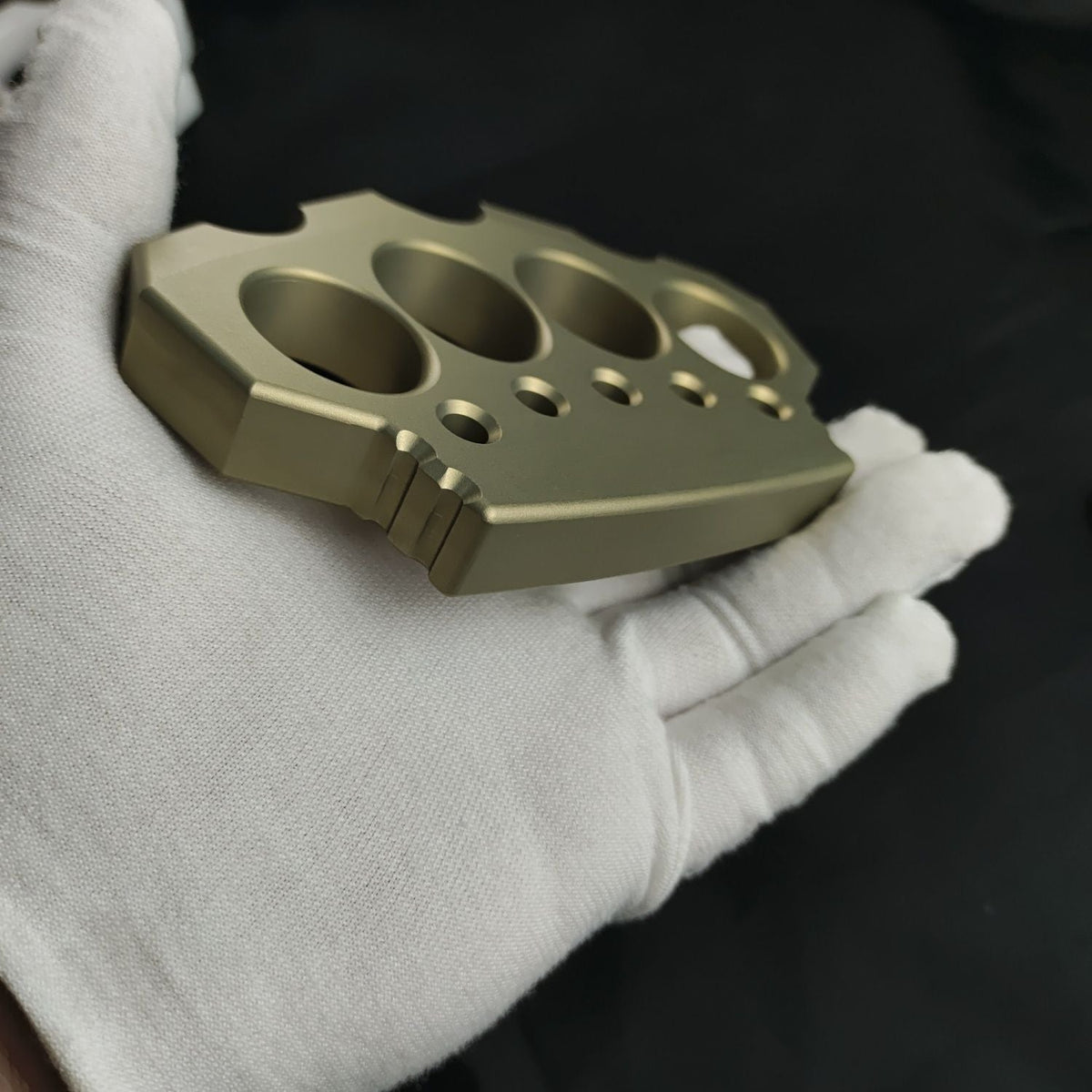 Aluminum Outdoor Creative Black and Gold EDC Knuckle Dutsers