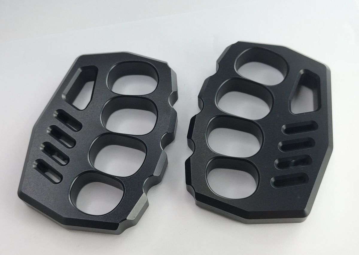 Aluminum Outdoor Creative Black and Gold EDC Knuckle Dutsers