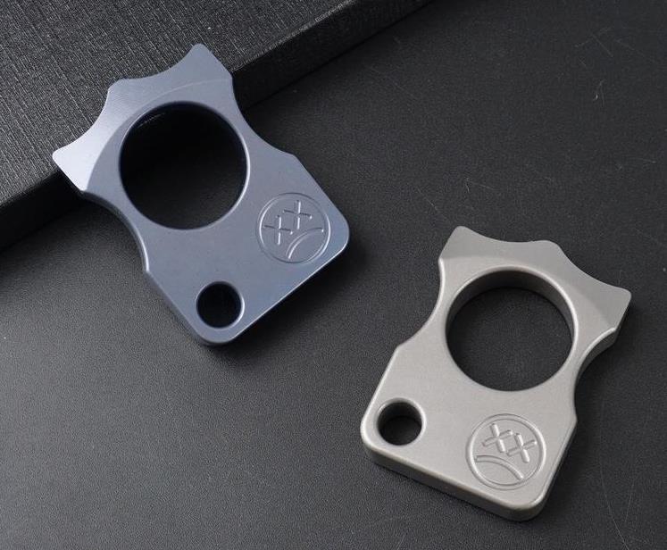 Titanium Alloy Mini Keychain Portable Knuckle Dutsers