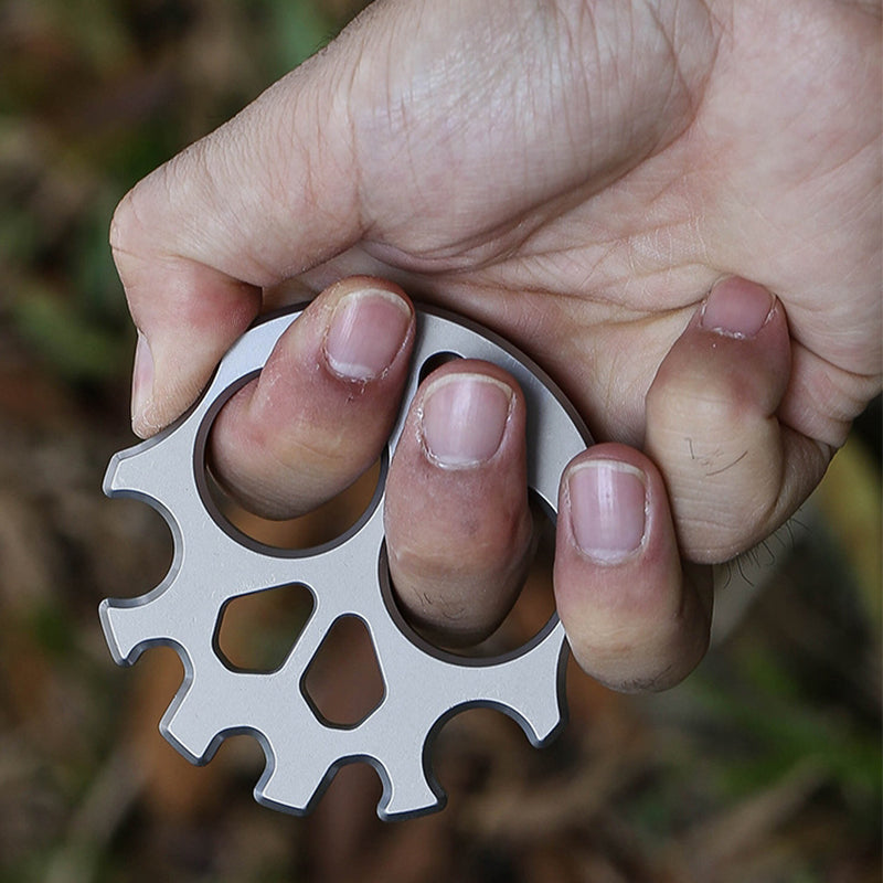 Skull Multifunctional EDC Tool with Surface Silver Titanium Plating Knuckle Dusters