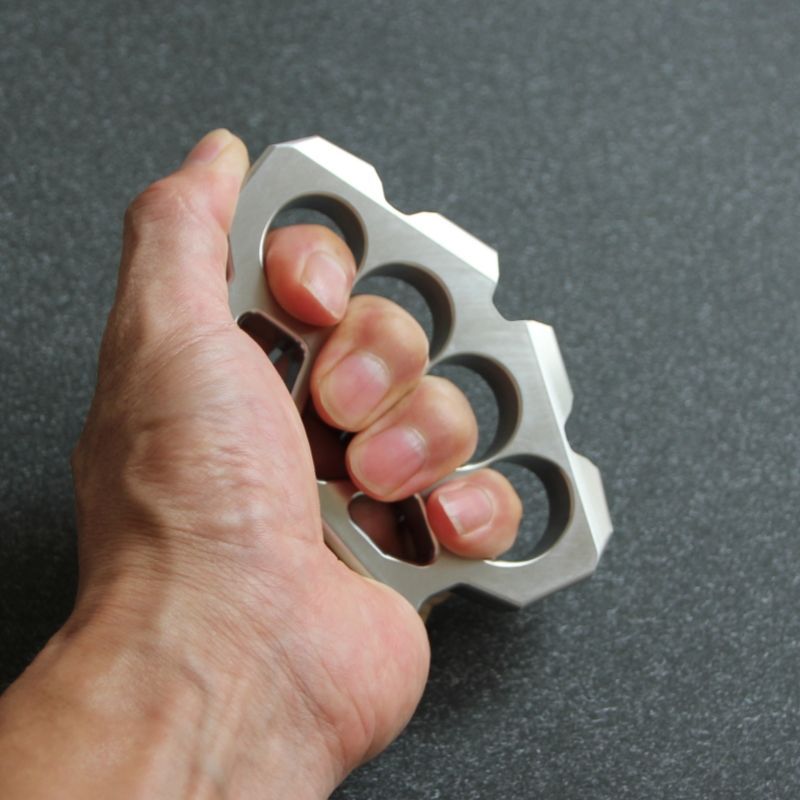 304 Steel Creative Maple Leaf Shape Knuckle Dusters