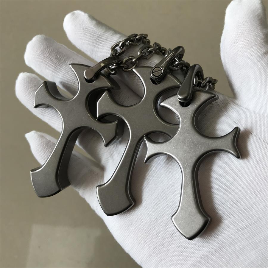 Outdoor Titanium Cross Pendant Knuckle Dusters