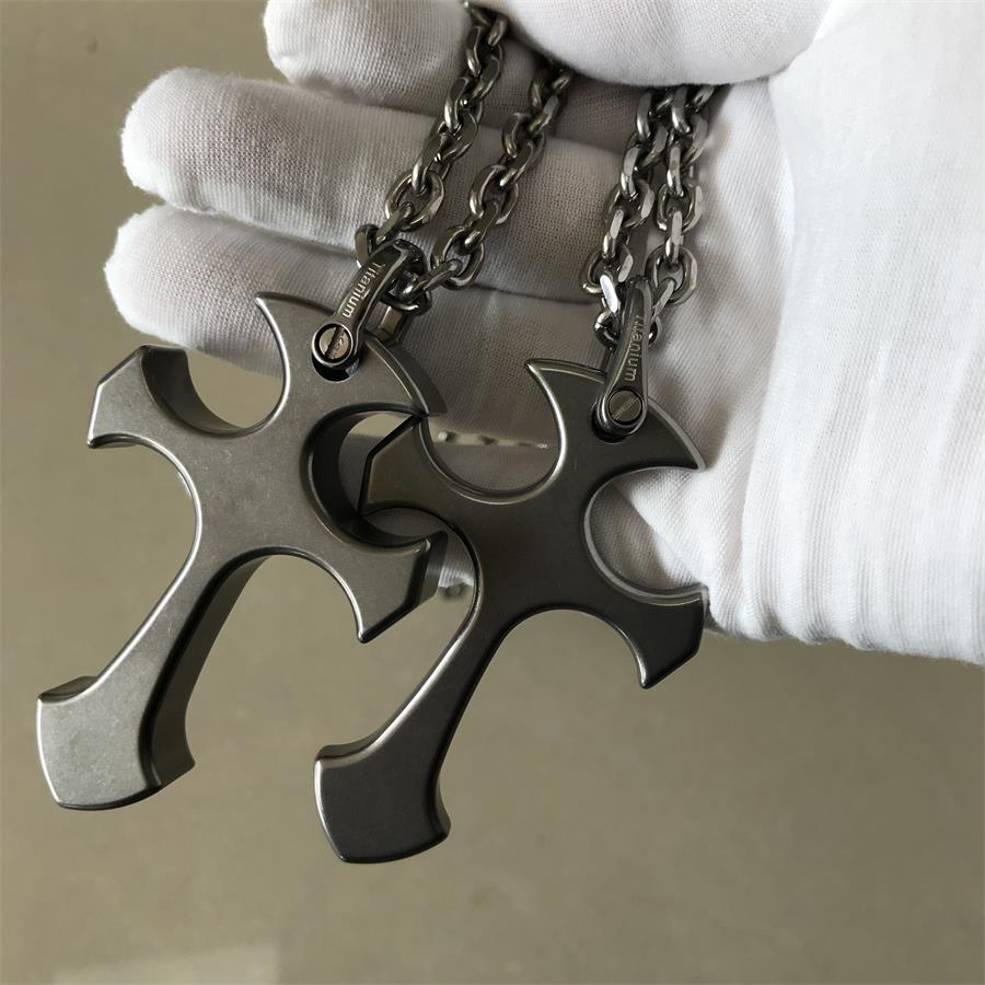Outdoor Titanium Cross Pendant Knuckle Dusters