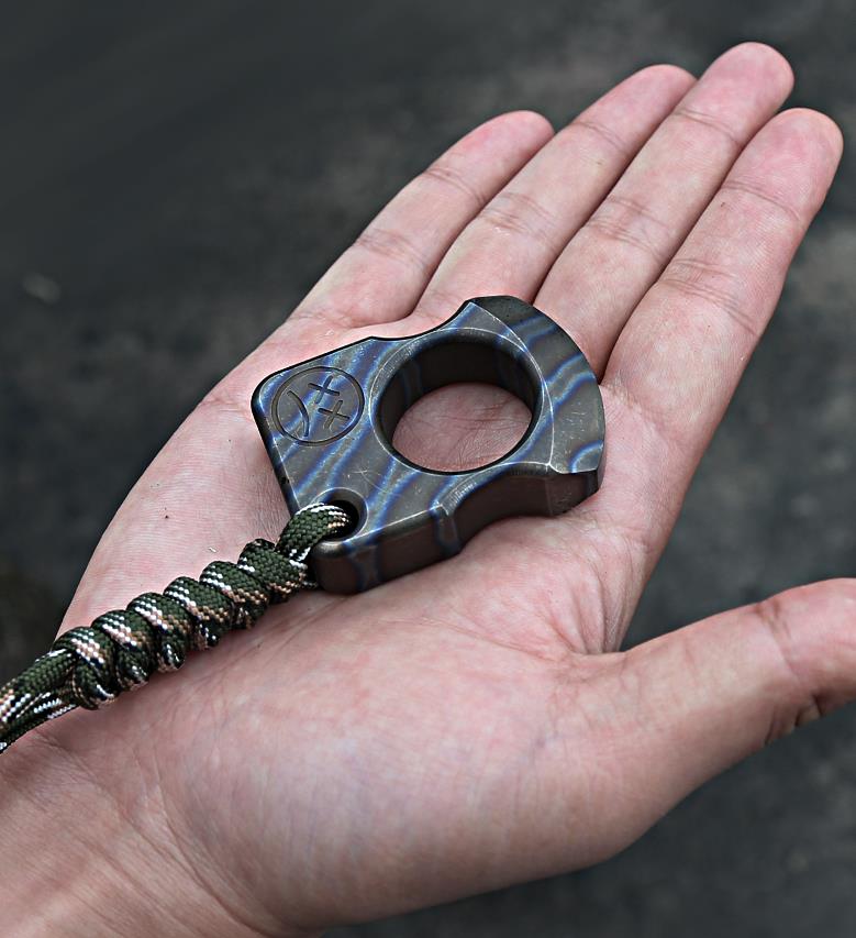 Various Styles of Mini Titanium Multifunctional Outdoor Pocket Knuckle Dutsers